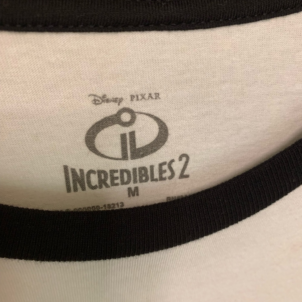 Incredible  2 T-shirt size Small and Medium - Picture 4 of 8